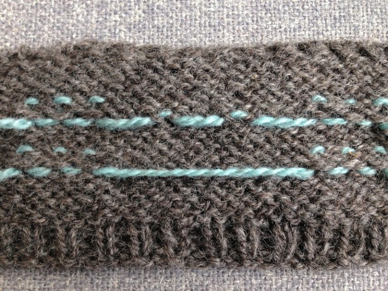 trapping long floats in stranded colorwork – Paper Tiger